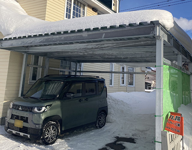 雪が積もってもびくともしない鉄骨構造