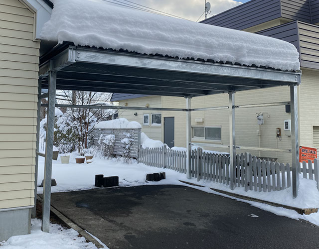 雨水や雪解け水が自然に流れる屋根の勾配